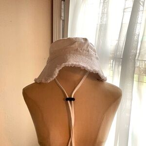 NWOT Urban Outfitters Frayed Edge White Cotton Bucket Hat